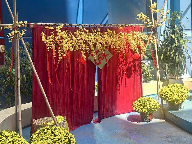 Ngắm không gian check-in Tết ngập tràn sắc đỏ ở các trường đại học- Ảnh 15.