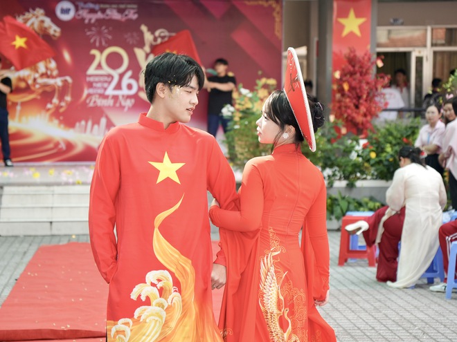 Sắc xuân lan tỏa trong khuôn viên Trường THPT Nguyễn Hữu Thọ- Ảnh 8.