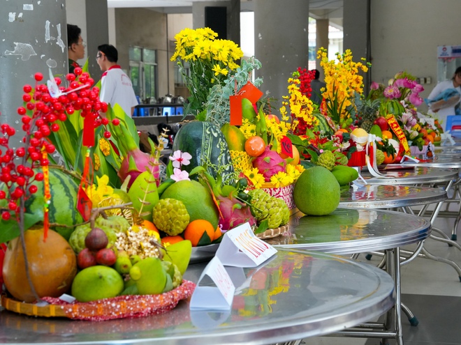 Sắc xuân lan tỏa trong khuôn viên Trường THPT Nguyễn Hữu Thọ- Ảnh 4.