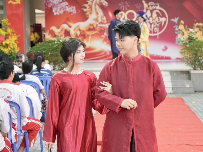 Sắc xuân lan tỏa trong khuôn viên Trường THPT Nguyễn Hữu Thọ- Ảnh 9.