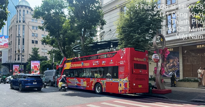 Double-decker buses might be penalized for illegal stopping in downtown Ho Chi Minh City 
- Ảnh 1.