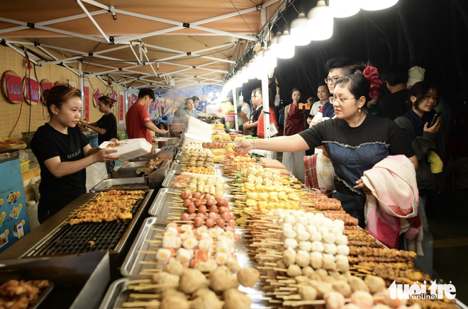 Fireworks light up Vinhomes Green Paradise Can Gio in Ho Chi Minh City to open spring fest
- Ảnh 6.