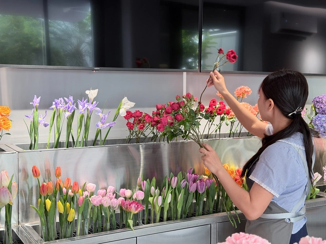 Quán cà phê ở TP.HCM gây sốt với robot pha chế tự động gần 2 tỉ đồng- Ảnh 13. Quán cà phê ở TP.HCM gây sốt với robot pha chế tự động gần 2 tỉ đồng- Ảnh 13.