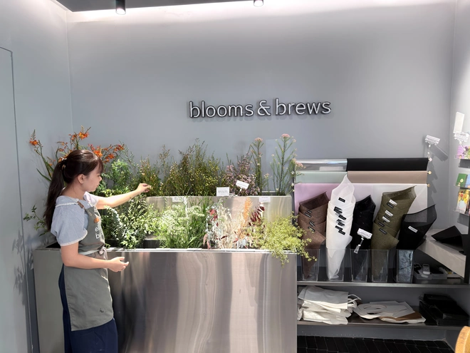 Quán cà phê ở TP.HCM gây sốt với robot pha chế tự động gần 2 tỉ đồng- Ảnh 15. Quán cà phê ở TP.HCM gây sốt với robot pha chế tự động gần 2 tỉ đồng- Ảnh 15.