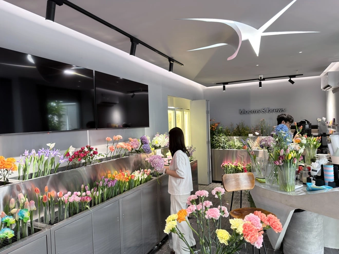 Quán cà phê ở TP.HCM gây sốt với robot pha chế tự động gần 2 tỉ đồng- Ảnh 17. Quán cà phê ở TP.HCM gây sốt với robot pha chế tự động gần 2 tỉ đồng- Ảnh 17.