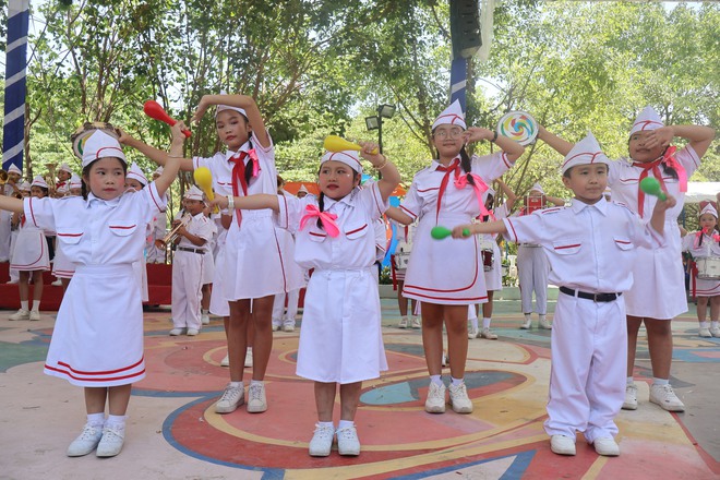 Bất ngờ với Tiếng kèn Đội ta của khối tiểu học- Ảnh 8. Bất ngờ với Tiếng kèn Đội ta của khối tiểu học- Ảnh 8.