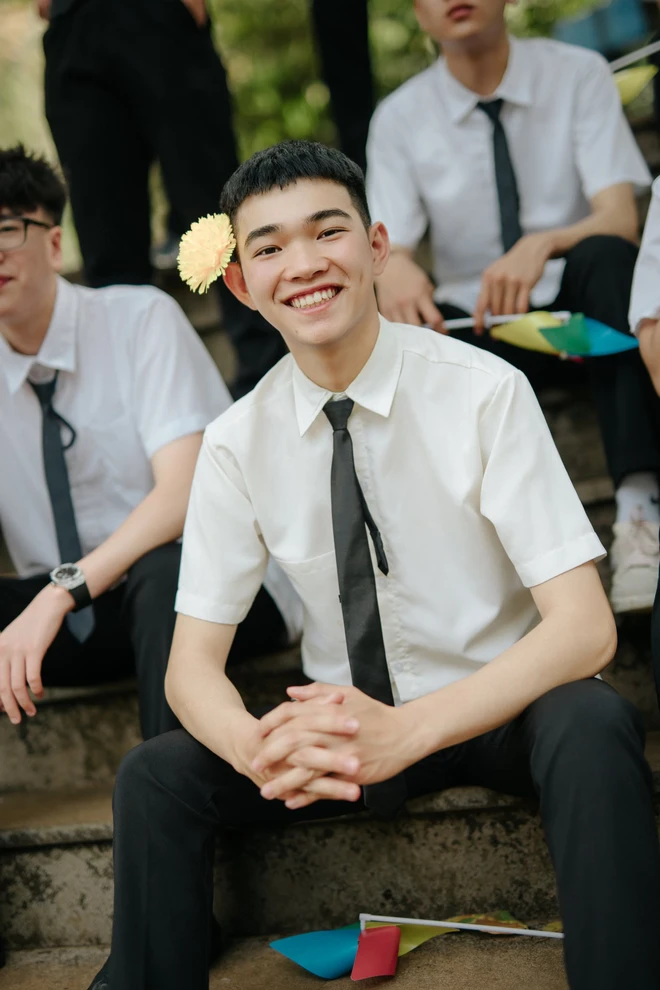 Sân chơi kỷ yếu 2k8: Lớp 12C5 Trường THPT Hoàng Hoa Thám dạo bước qua mùa hạ- Ảnh 4.