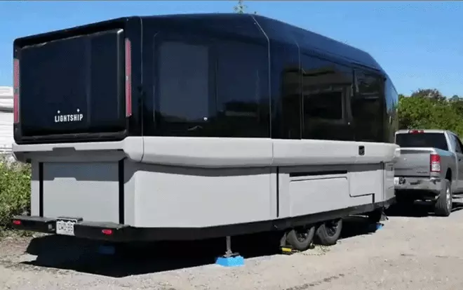 Nhà di động đủ điện để sinh hoạt cả tuần trong rừng, ô tô kéo nhàn tênh - Ảnh 18.