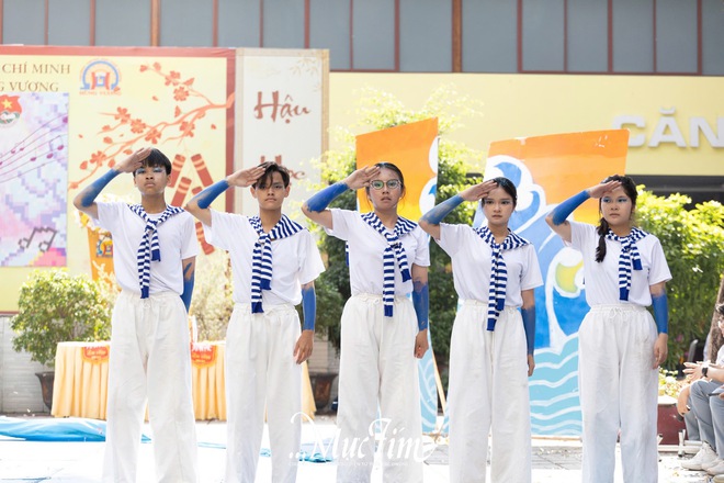 Mang bà ngoại lên sân khấu, teen Trường THPT Hùng Vương thắng lớn hội thi flashmob 2026 - Ảnh 18.