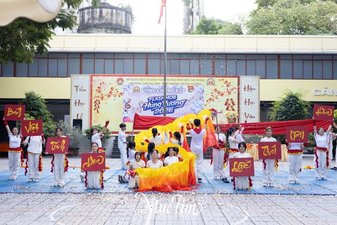 Mang bà ngoại lên sân khấu, teen Trường THPT Hùng Vương thắng lớn hội thi flashmob 2026 - Ảnh 21.