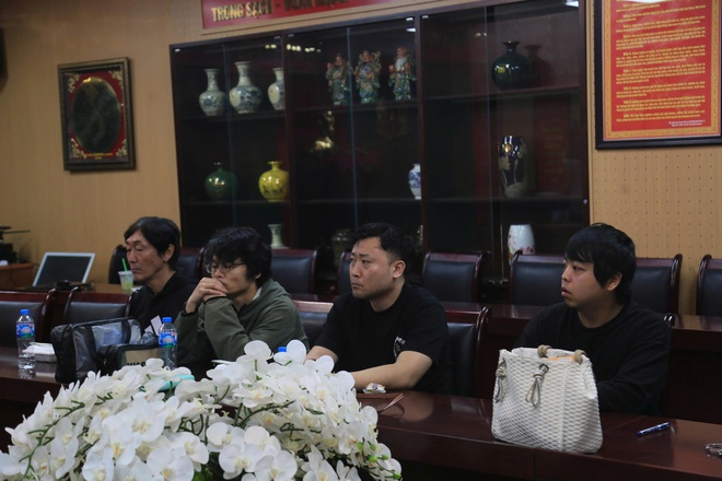 Hanoi police bust international scam ring involving Chinese, Japanese suspects - Ảnh 2.