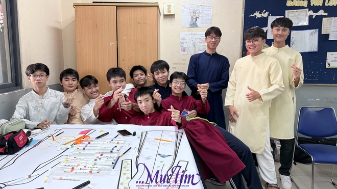 Teen Trường THPT Nguyễn Thị Minh Khai rực rỡ áo dài đến trường - Ảnh 9.