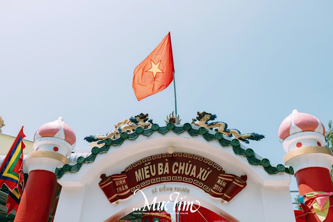 Về Gia Thuận, Đồng Tháp xem hát bội, múa lân tại miếu Bà Chúa Xứ- Ảnh 2.