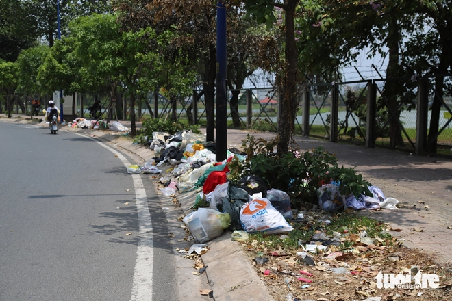 Persistent waste sites plague Ho Chi Minh City ward despite mitigation efforts- Ảnh 5. Persistent waste sites plague Ho Chi Minh City ward despite mitigation efforts- Ảnh 5.