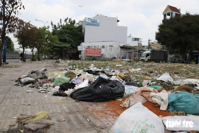 Persistent waste sites plague Ho Chi Minh City ward despite mitigation efforts- Ảnh 7. Persistent waste sites plague Ho Chi Minh City ward despite mitigation efforts- Ảnh 7.