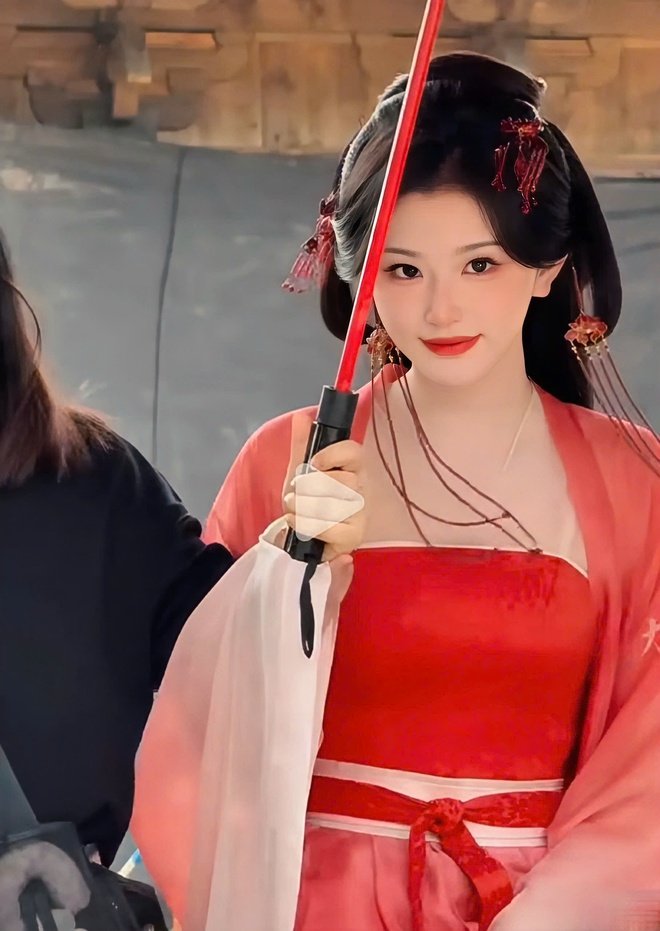 Sau Trục Ngọc, Đặng Khải và Khổng Tuyết Nhi tái hợp trong phim mới- Ảnh 5. Sau Trục Ngọc, Đặng Khải và Khổng Tuyết Nhi tái hợp trong phim mới- Ảnh 5.