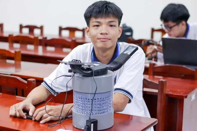 Teen Trường THPT Nguyễn Đình Chiểu 'bung ý tưởng' với 75 sản phẩm STEAM độc đáo- Ảnh 4. Teen Trường THPT Nguyễn Đình Chiểu 'bung ý tưởng' với 75 sản phẩm STEAM độc đáo- Ảnh 4.