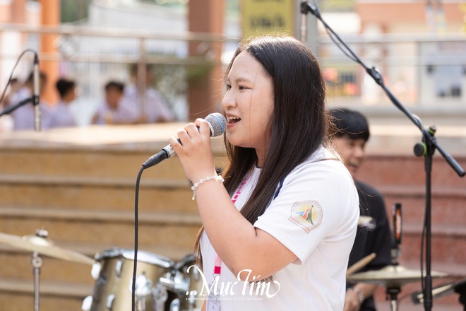 Bật mí điều đặc biệt về ‘concert giờ ra chơi’ ở Trường THPT Nguyễn Hữu Huân - Ảnh 7.