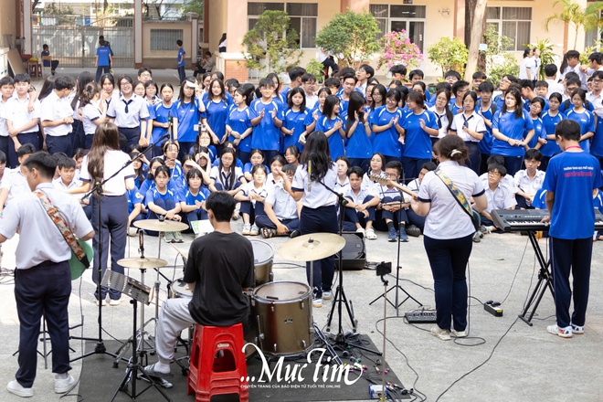 Bật mí điều đặc biệt về ‘concert giờ ra chơi’ ở Trường THPT Nguyễn Hữu Huân - Ảnh 8.