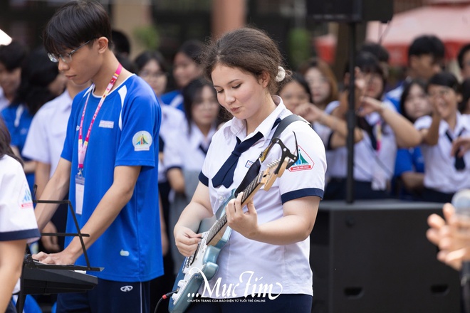 Bật mí điều đặc biệt về ‘concert giờ ra chơi’ ở Trường THPT Nguyễn Hữu Huân - Ảnh 4.