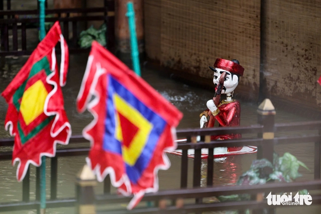 South Korean first lady wears Vietnamese ‘ao dai,’ joins cultural visit in Hanoi- Ảnh 11.