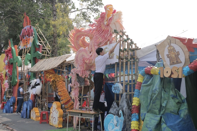 Teen THPT chuyên Hùng Vương gói bánh chưng, nhảy flashmob mừng 30 năm thành lập trường- Ảnh 7.