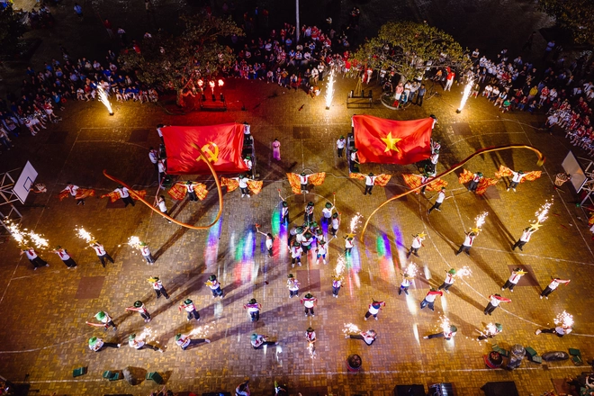 4 dấu ấn nổi bật của Trường THPT chuyên Lê Quý Đôn- Ảnh 3. 4 dấu ấn nổi bật của Trường THPT chuyên Lê Quý Đôn- Ảnh 3.