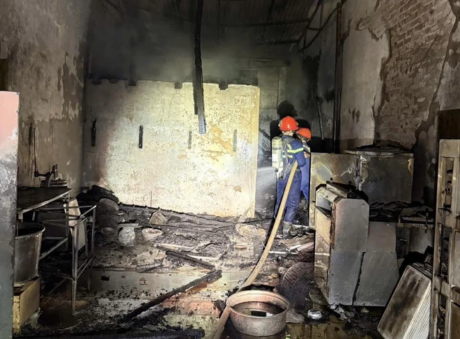 2 killed in house fire at bakery in Vietnam’s Son La - Ảnh 3.