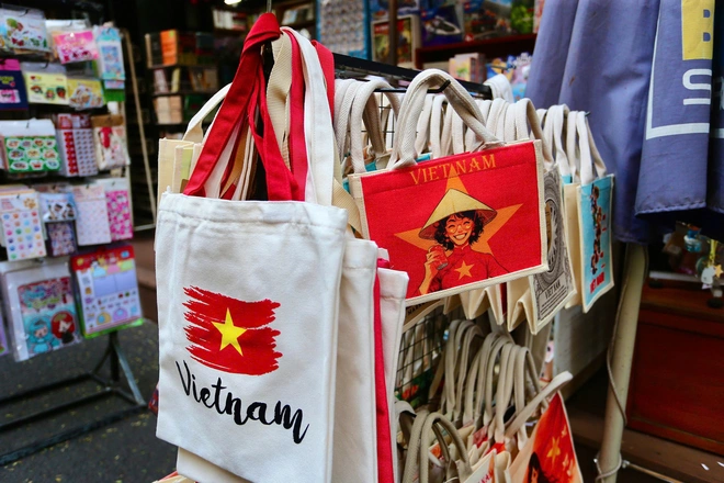 Đường sách TP.HCM khoác áo mới với nhiều hoạt động chào mừng lễ 30-4 và 1-5 - Ảnh 7.