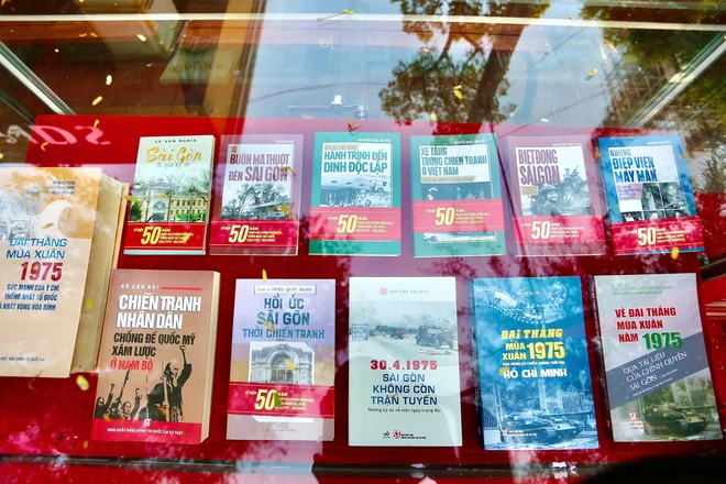 Đường sách TP.HCM khoác áo mới với nhiều hoạt động chào mừng lễ 30-4 và 1-5 - Ảnh 5.