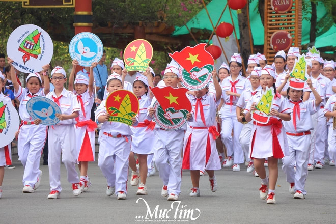 Đội viên TP.HCM diễu hành chào mừng kỷ niệm 85 năm Ngày thành lập Đội TNTP Hồ Chí Minh - Ảnh 7.