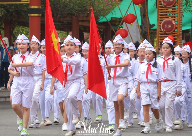 Đội viên TP.HCM diễu hành chào mừng kỷ niệm 85 năm Ngày thành lập Đội TNTP Hồ Chí Minh - Ảnh 9.