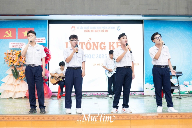 Xúc động món quà đặc biệt thầy cô Trường THPT Nguyễn Thái Bình dành tặng học trò - Ảnh 10.