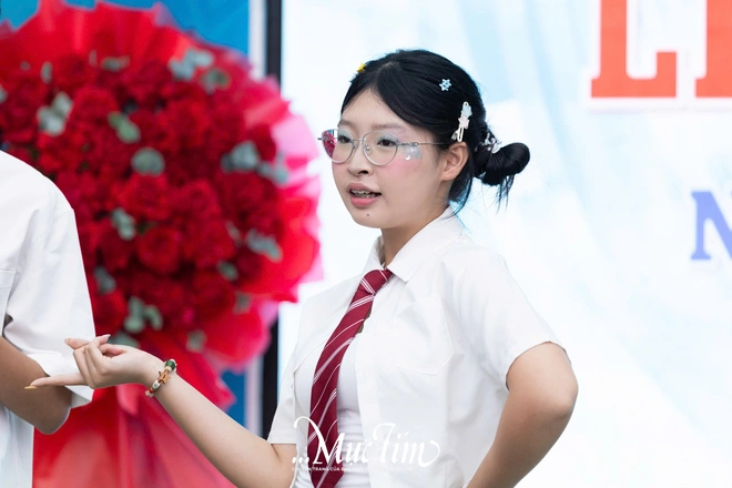 Xúc động món quà đặc biệt thầy cô Trường THPT Nguyễn Thái Bình dành tặng học trò - Ảnh 12.
