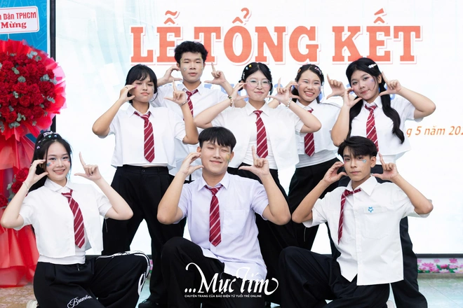 Xúc động món quà đặc biệt thầy cô Trường THPT Nguyễn Thái Bình dành tặng học trò - Ảnh 11.