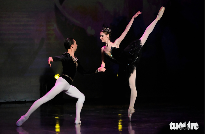 Nearly 100 artists from Belarus’ oldest theater bring opera, ballet masterpieces to Hanoi- Ảnh 5.