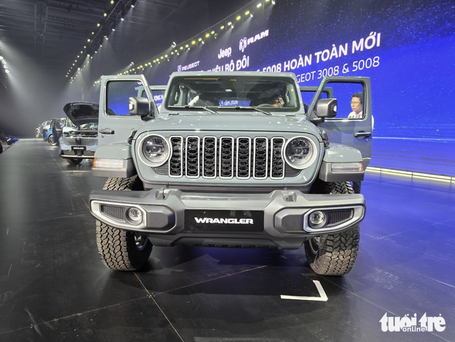 New-generation Jeep Wrangler, Ram 1500 debut in Vietnam - Ảnh 2.