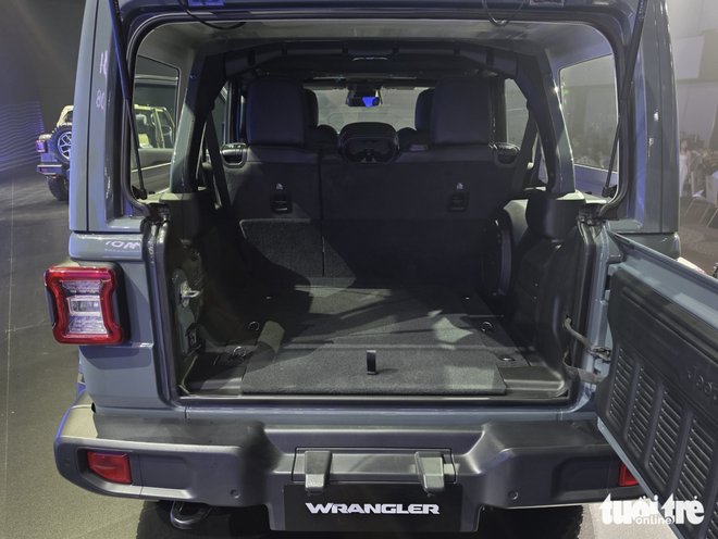 New-generation Jeep Wrangler, Ram 1500 debut in Vietnam - Ảnh 3.