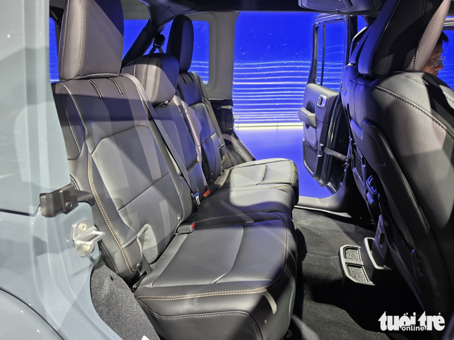 New-generation Jeep Wrangler, Ram 1500 debut in Vietnam - Ảnh 5.