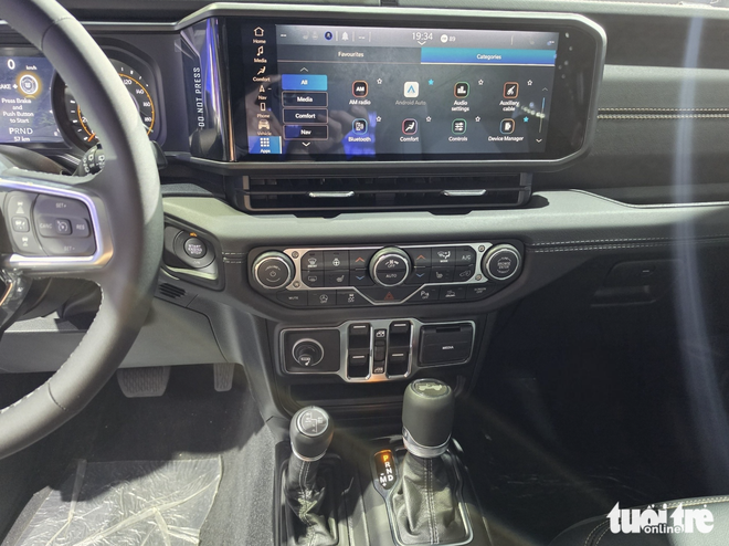 New-generation Jeep Wrangler, Ram 1500 debut in Vietnam - Ảnh 6.