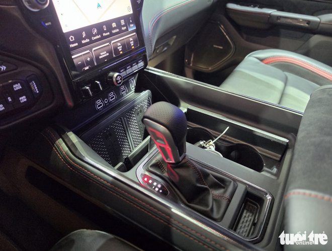 New-generation Jeep Wrangler, Ram 1500 debut in Vietnam - Ảnh 10.