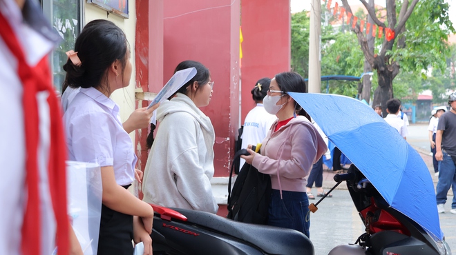 Đề thi tiếng Anh tuyển sinh vào lớp 10 TP.HCM: Điểm 8 trở lên nằm trong tầm tay nhiều thí sinh- Ảnh 9.