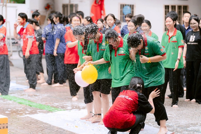 Rực rỡ sắc hè cùng chiến sĩ Hoa phượng đỏ tại Trường THPT Nguyễn Thái Bình - Ảnh 13.