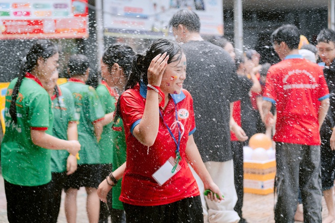 Rực rỡ sắc hè cùng chiến sĩ Hoa phượng đỏ tại Trường THPT Nguyễn Thái Bình - Ảnh 11.