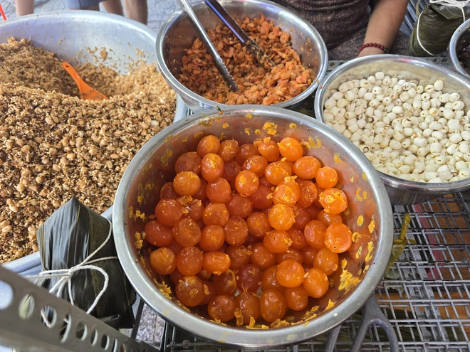 Nấu bánh bá trạng suốt đêm phục vụ Tết Đoan ngọ mùng 5-5 - Ảnh 4.