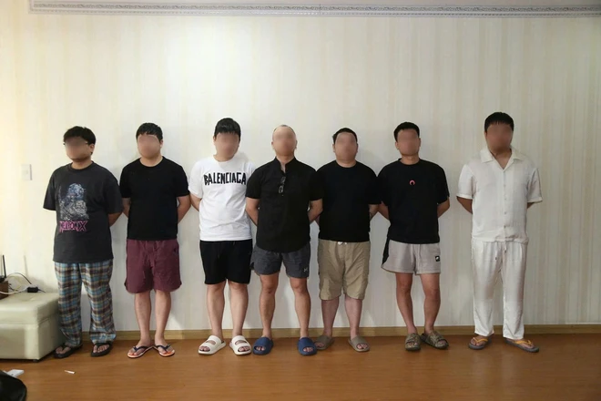 Phát hiện 23 người nước ngoài lưu trú trái phép, nghi điều hành đường dây lừa đảo qua mạng - Ảnh 3.