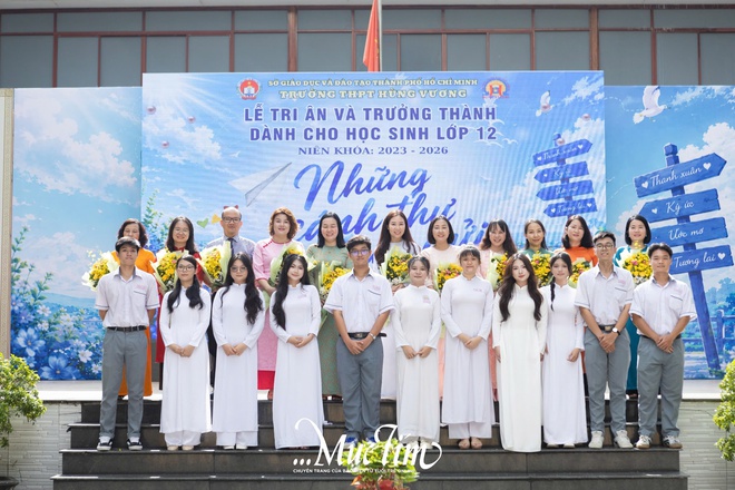 Gọi mợ là mẹ, nam sinh Trường THPT Hùng Vương gây xúc động ở lễ tri ân và trưởng thành- Ảnh 21.