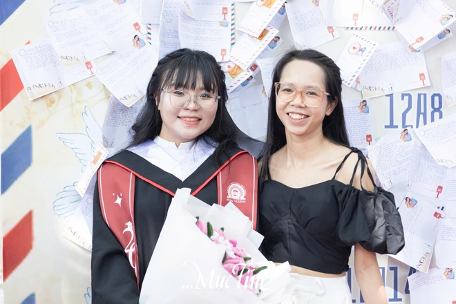 Gọi mợ là mẹ, nam sinh Trường THPT Hùng Vương gây xúc động ở lễ tri ân và trưởng thành- Ảnh 18.