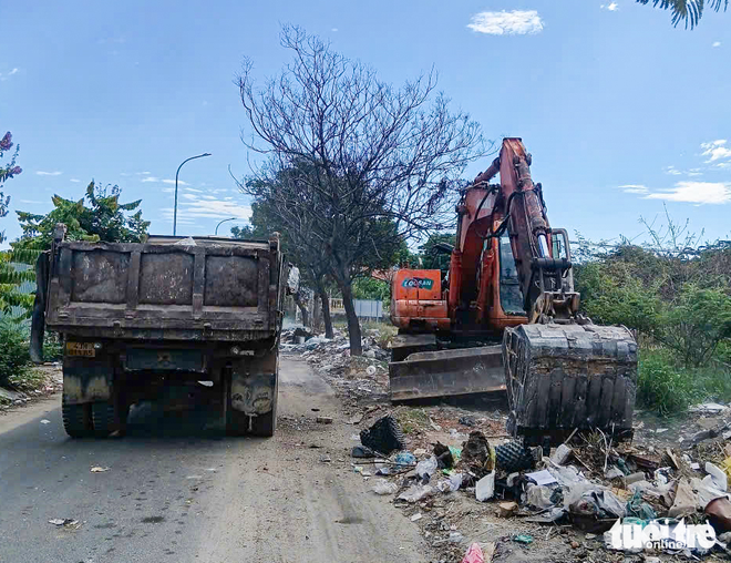 Da Nang steps up efforts to eliminate illegal dumping sites - Ảnh 1.