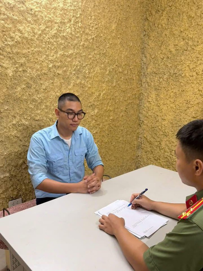 Hanoi police arrest 3 publishing executives over anti-state propaganda book case- Ảnh 4.